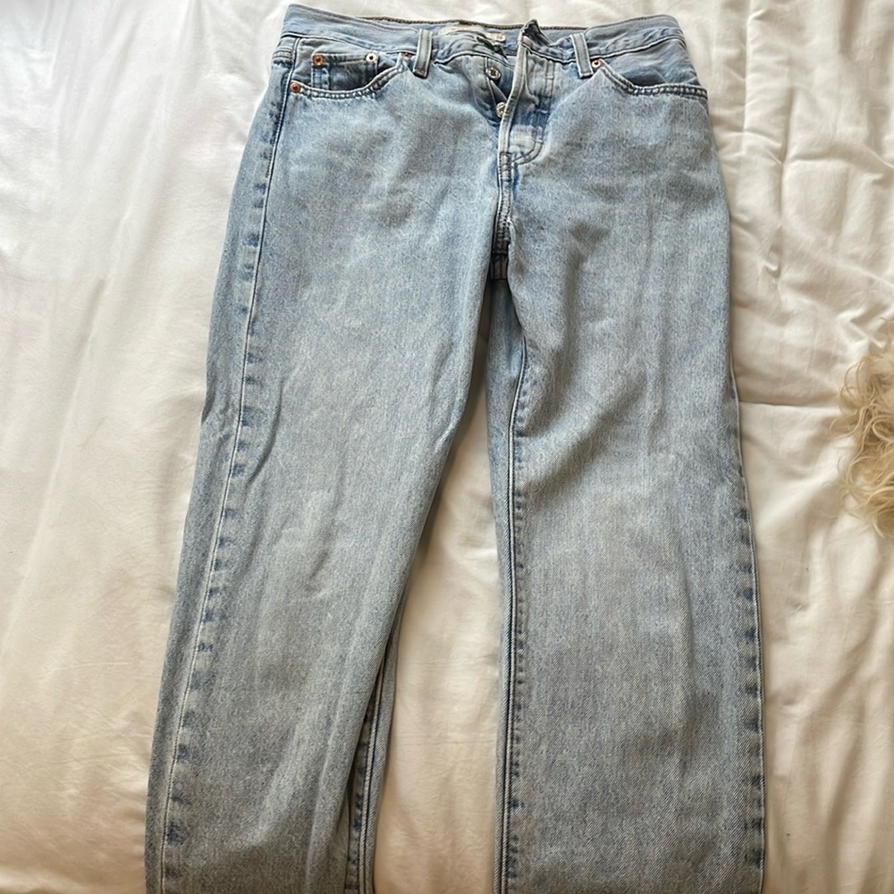 These jeans are from Levi’s, and they are in really good condition.